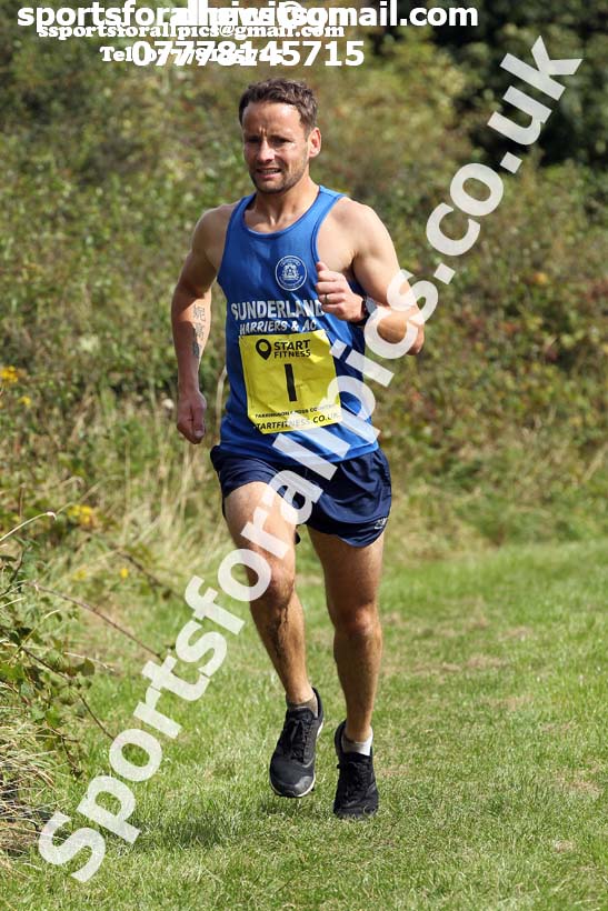 Senior mens relay 2019 Sunderland Harriers Open Cross Country. Photo:  David T. Hewitson/Sports for All Pics